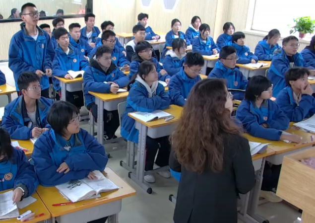 不同学段的特色设计出既契合学生认知又激起其爱好的教育内容